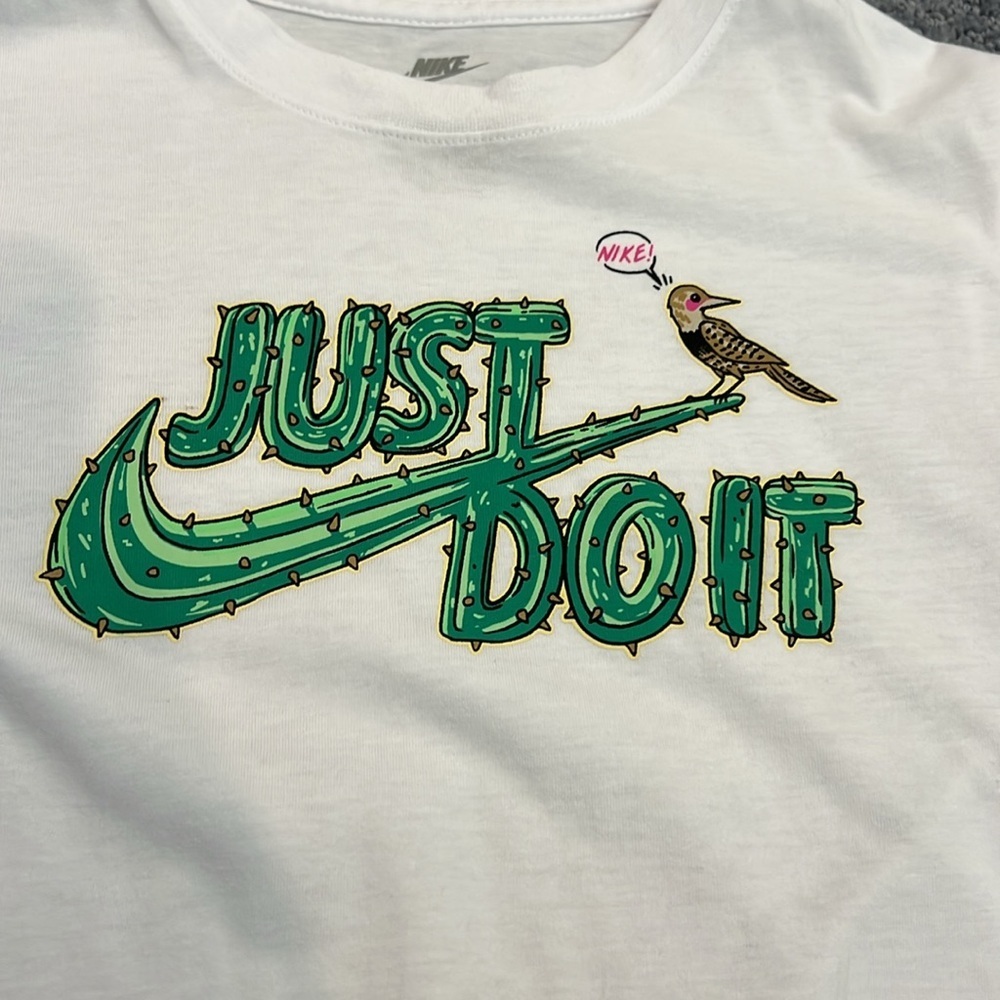 Nike White and Green Short Sleeve Tee - Picture 3 of 4